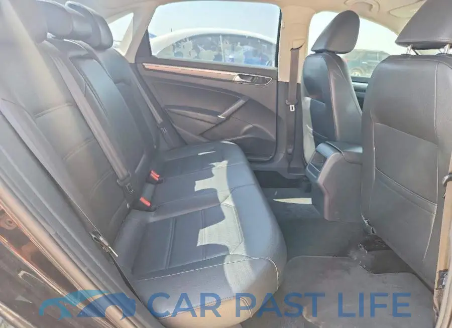 1VWDT7A32HC072643# 10