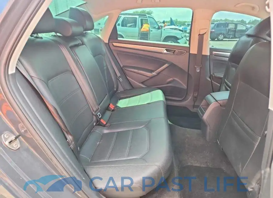 1VWDT7A33HC075227# 10