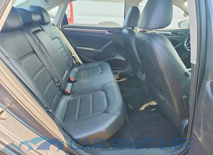 1VWDT7A37HC085002# 10