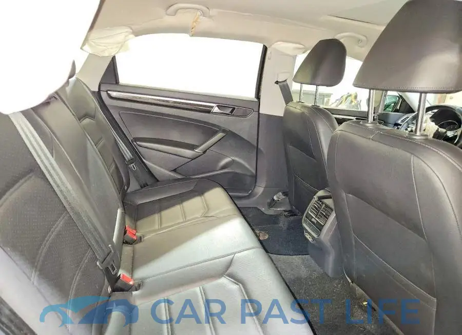 1VWMA7A36KC010496# 10