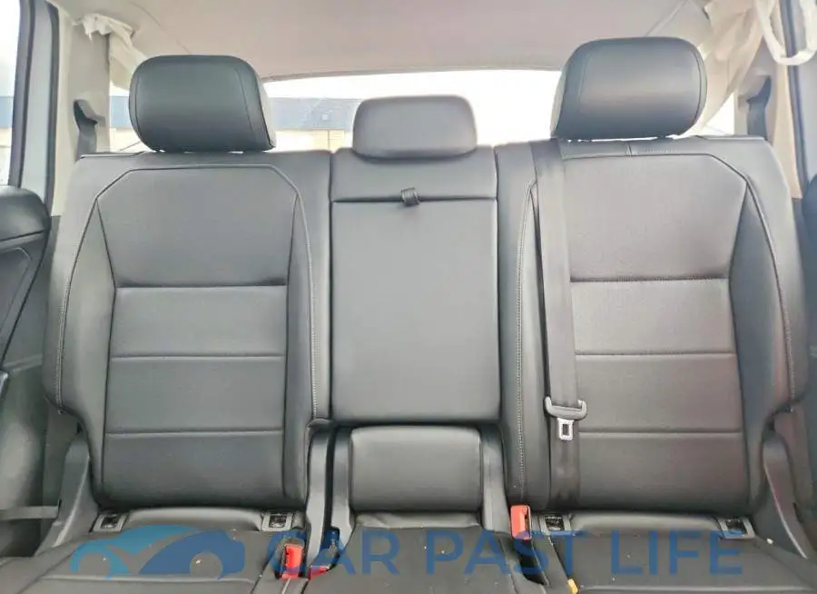 3VV2B7AX5JM222184# 10