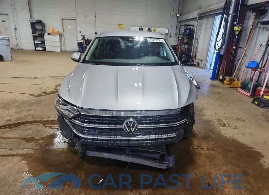 3VW5M7BU2RM037285# 5