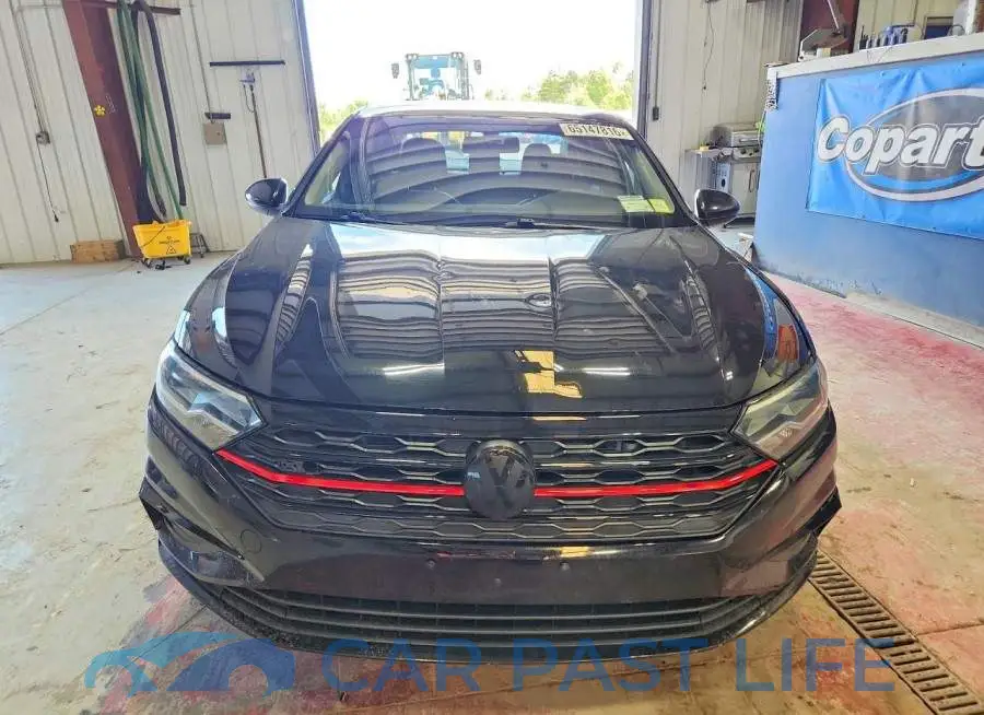 3VWCB7BU5KM158315# 5