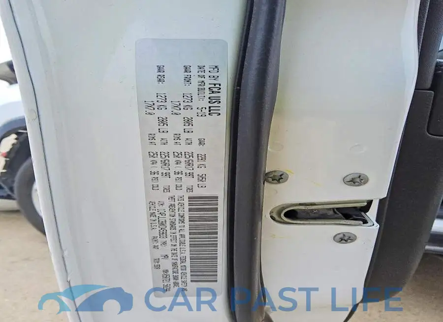 1C4PJLCB0KD459633# 14