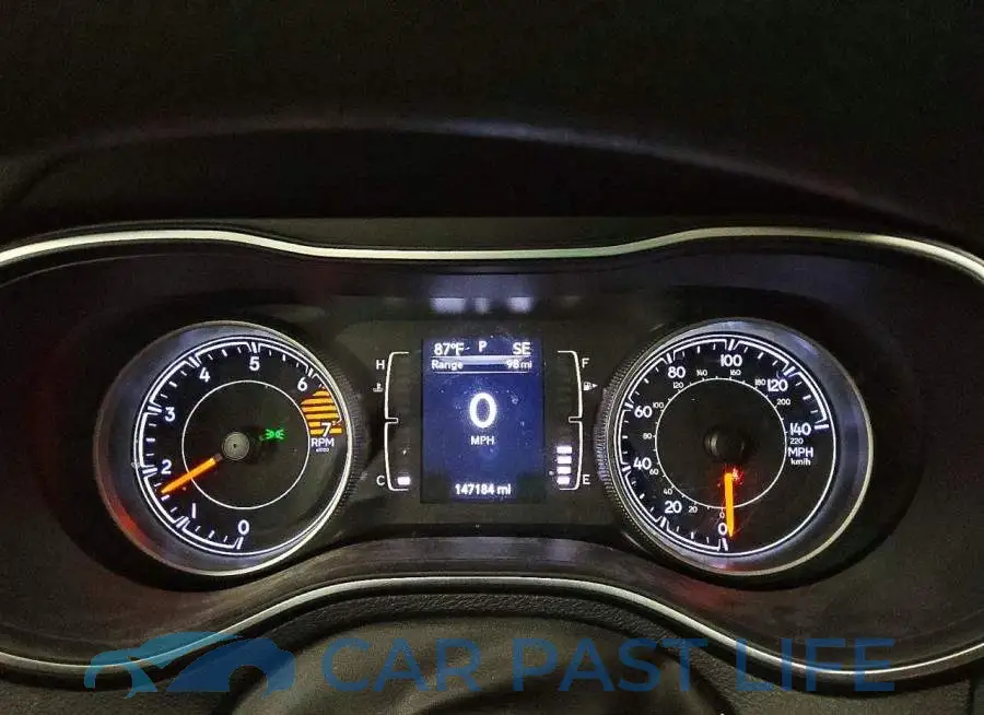 1C4PJLCB8KD160116# 9
