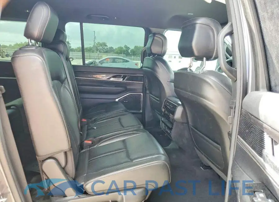 1C4SJUAT4NS213213# 11