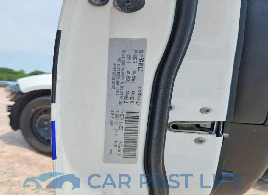 2C3CDXKT3LH141599# 12