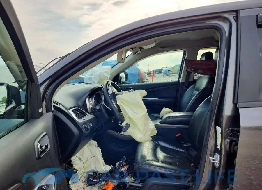 3C4PDCEG7JT184335# 7