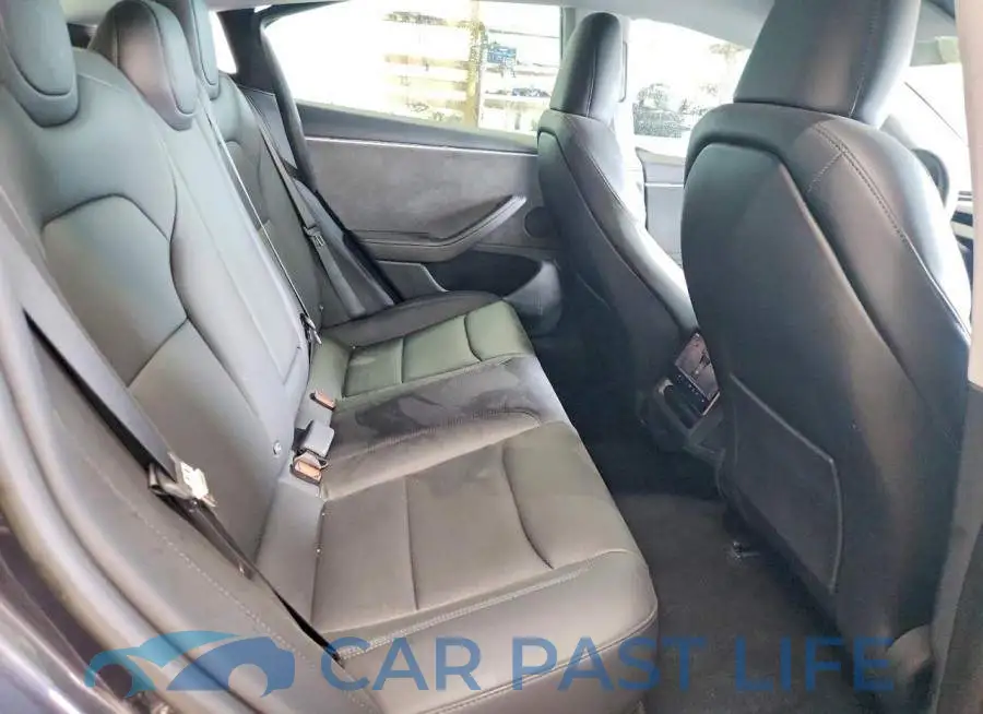 5YJ3E1EB5RF740561# 10
