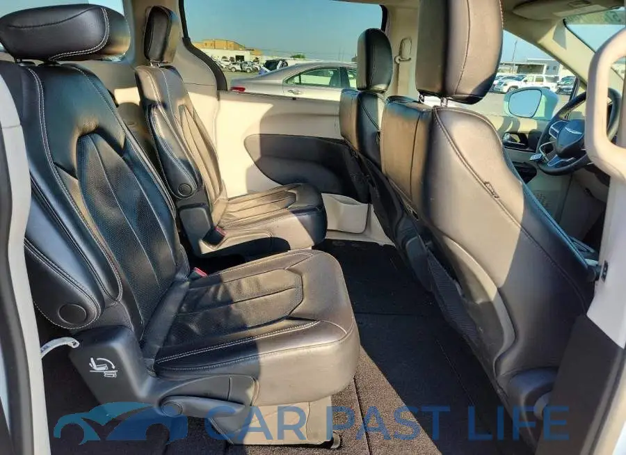 2C4RC1BG5NR206376# 11