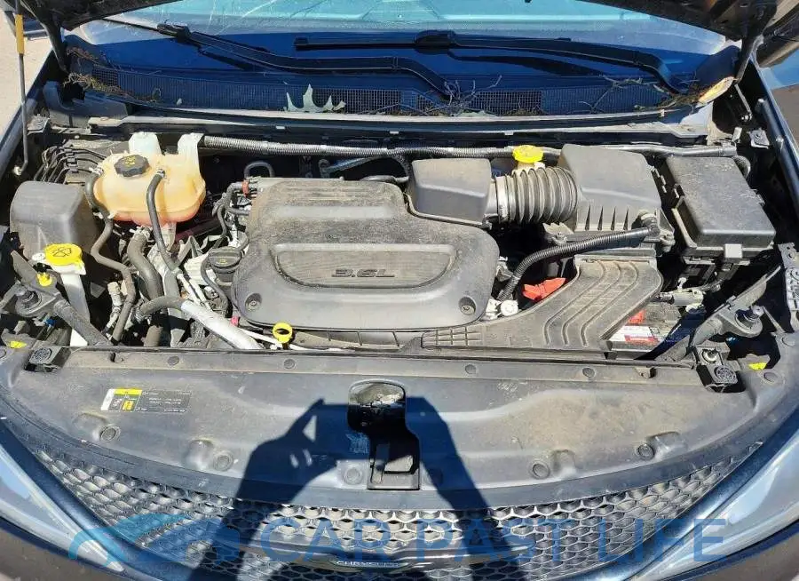 2C4RC1GGXKR605403# 12