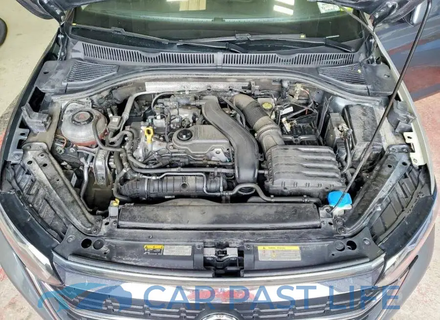 3VW7M7BU8RM004560# 11