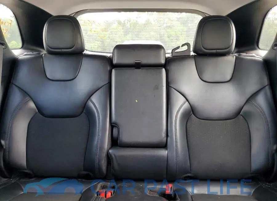 1C4PJLLB4KD490352# 10