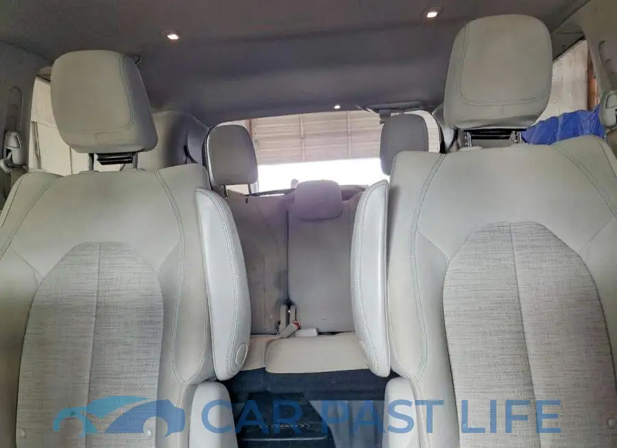 2C4RC1H77JR126997# 10