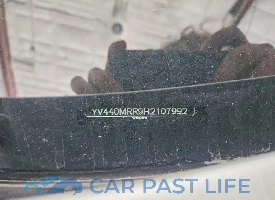 YV440MRR9H2107992# 12