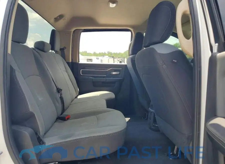 3C6UR5JL2KG689073# 10