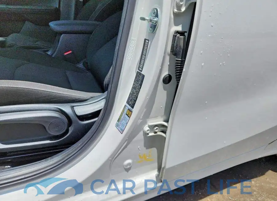 3KPF24AD7RE821498# 12
