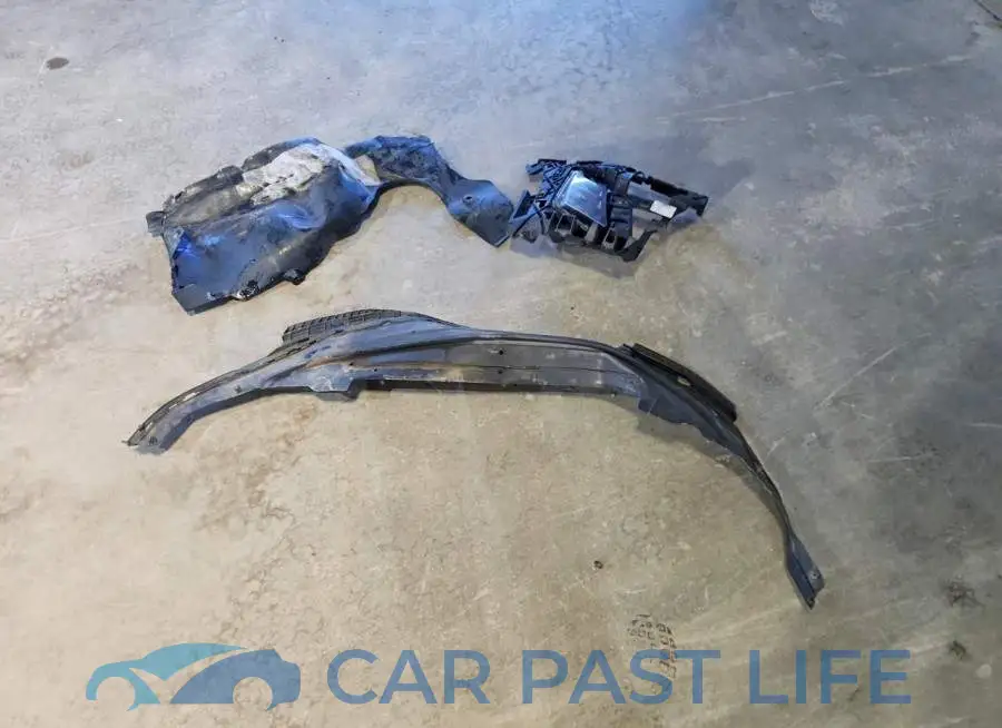 3VW5T7AU8HM051176# 12