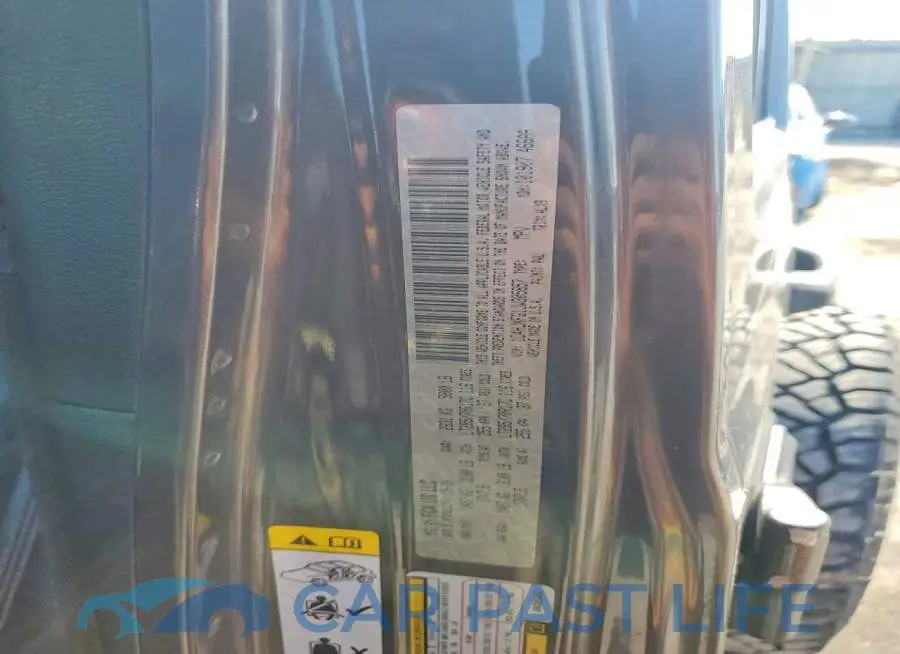 1C4HJXFG1JW305857# 12