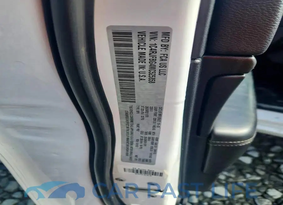 1C4RJFBG4MC525858# 12
