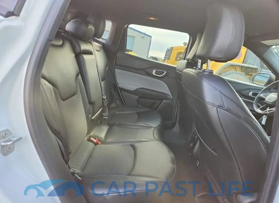 3C4NJDBN4ST605924# 10
