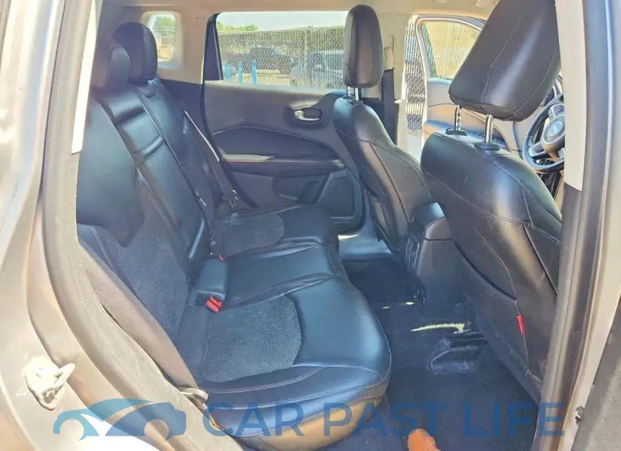 3C4NJDDB6JT199078# 11