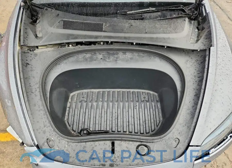 5YJ3E1EB5SF939096# 11