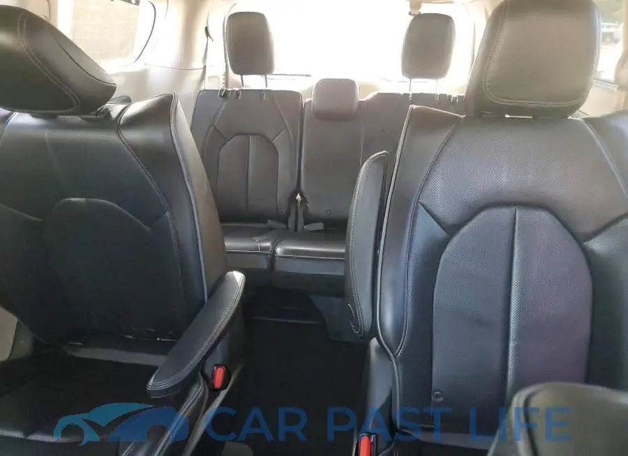 2C4RC1N7XJR275330# 10