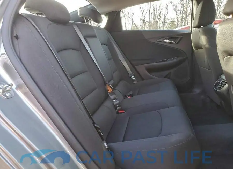 1G1ZD5ST8RF177687# 10