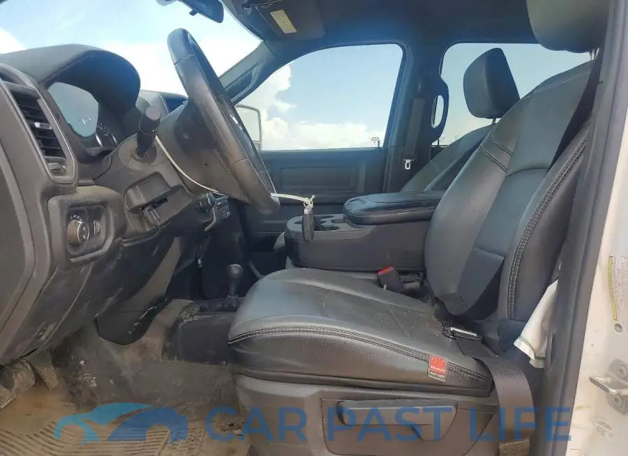 3C6UR5HJ4PG611826# 7
