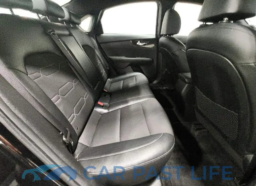 3KPF34AD6ME275752# 10