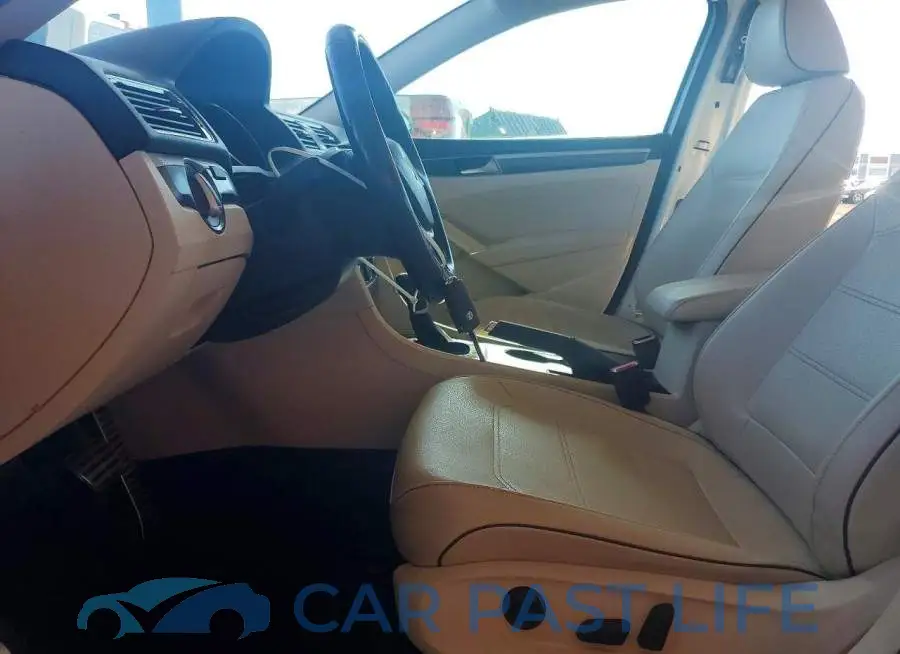 1VWDT7A39HC024847# 7