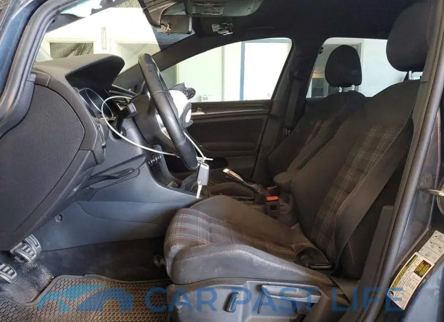 3VW547AU7JM295999# 7