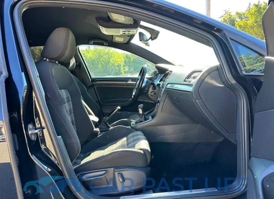 3VW5T7AU7MM000861# 5