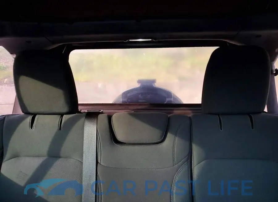 1C4HJXDG1JW120727# 10