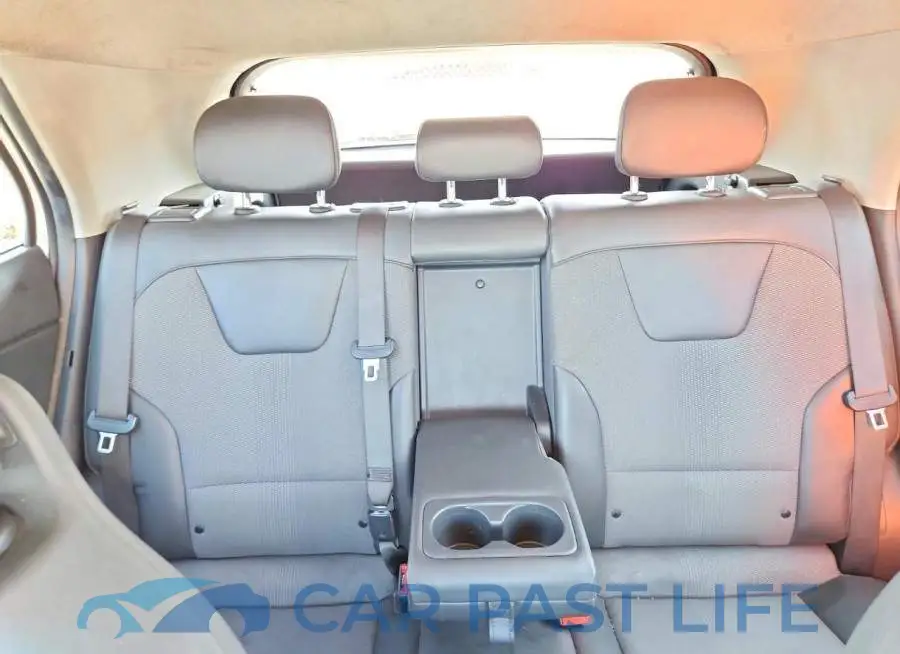KNDCR3L19P5045248# 10