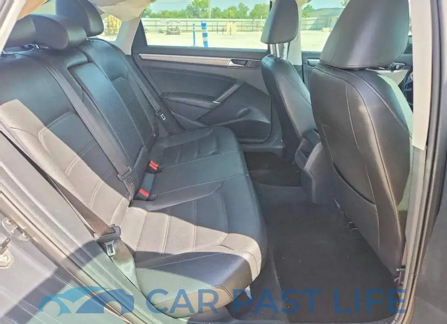 1VWDT7A32HC084100# 10