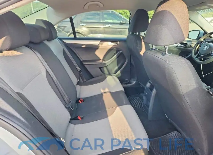 3VW2B7AJ9HM341535# 10