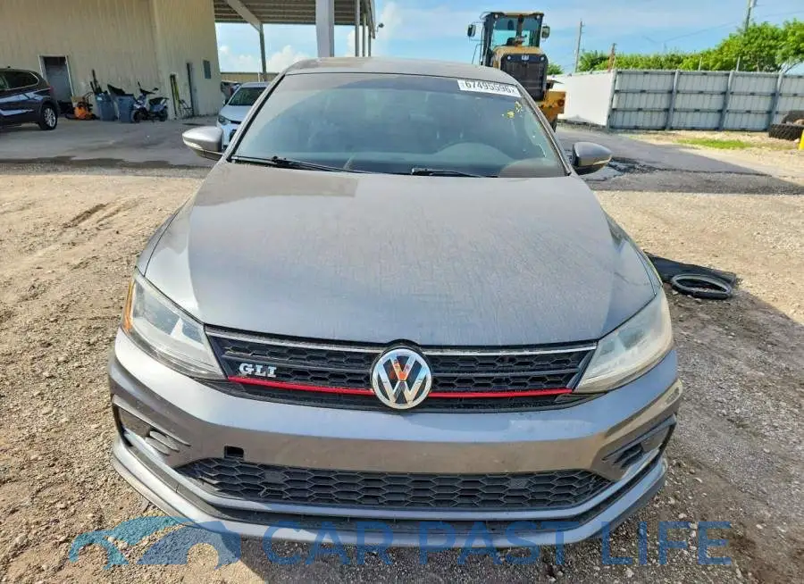 3VW5T7AJ1HM211808# 5