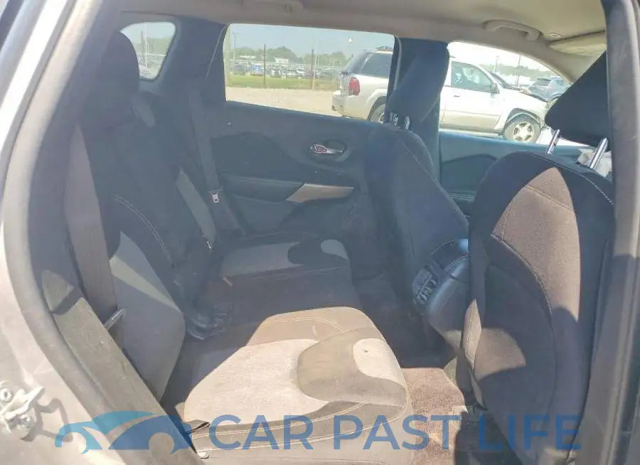 1C4PJLCB8JD605372# 11
