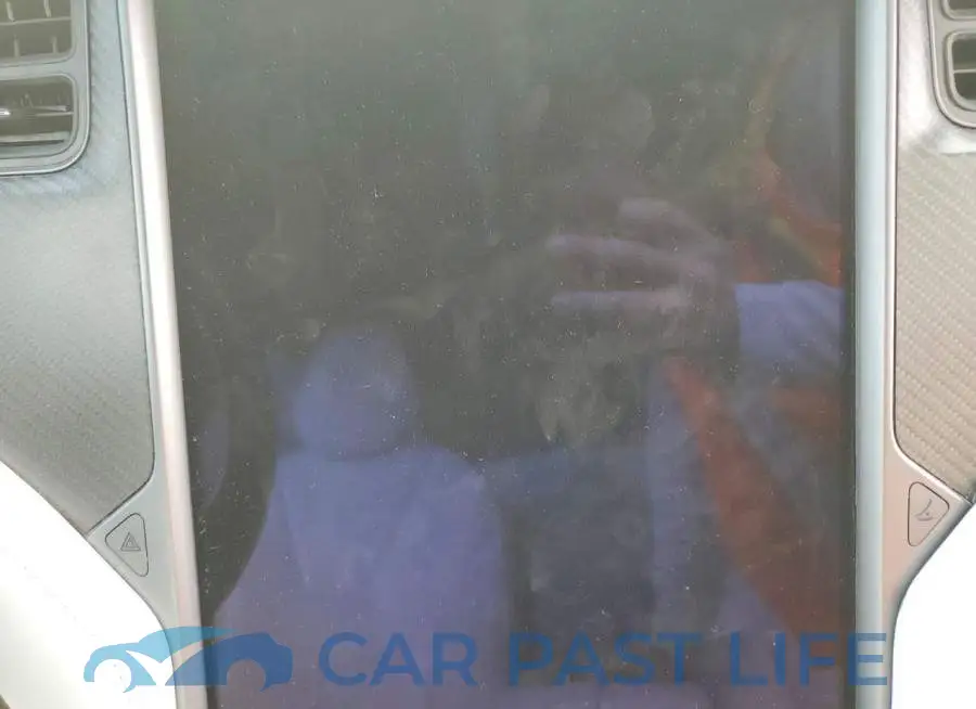 5YJXCAE25JF125990# 9