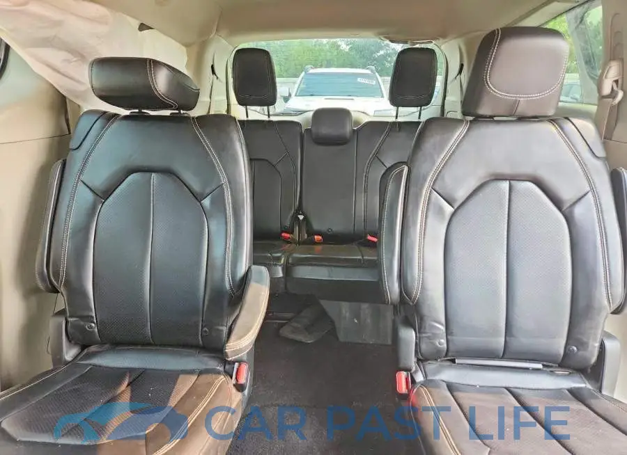 2C4RC1DG3LR176823# 10