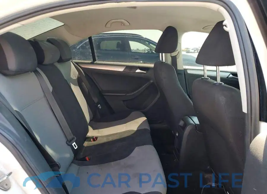 3VW2B7AJ2HM371220# 10