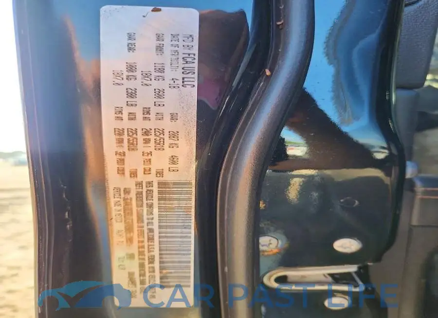 3C4NJDCB1JT374905# 12