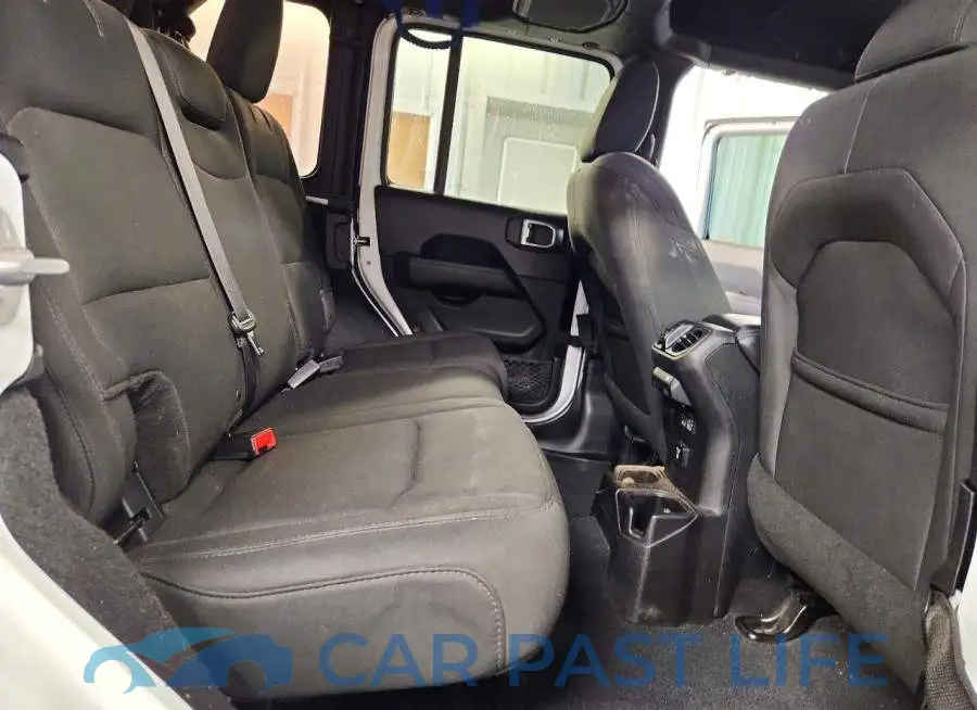 1C4HJXEN7JW331184# 11