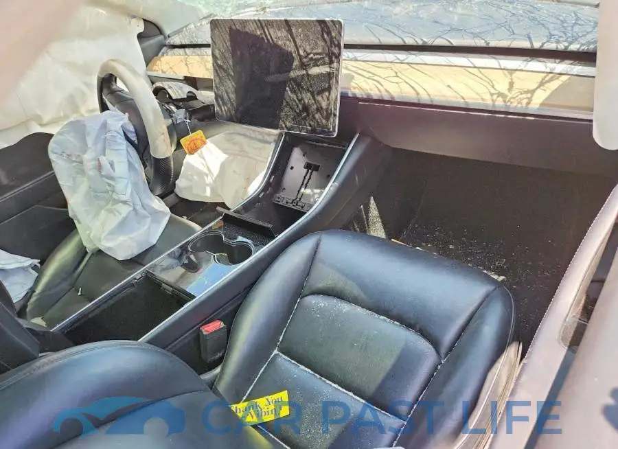 5YJ3E1EAXLF660719# 8