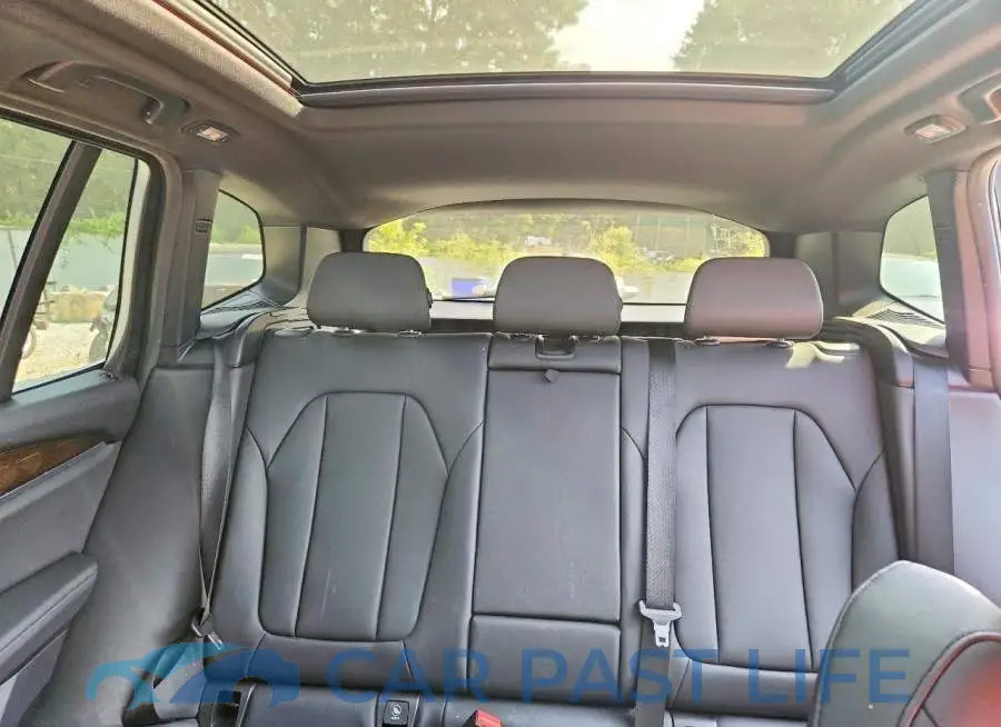 5UXTR7C56KLR39625# 10