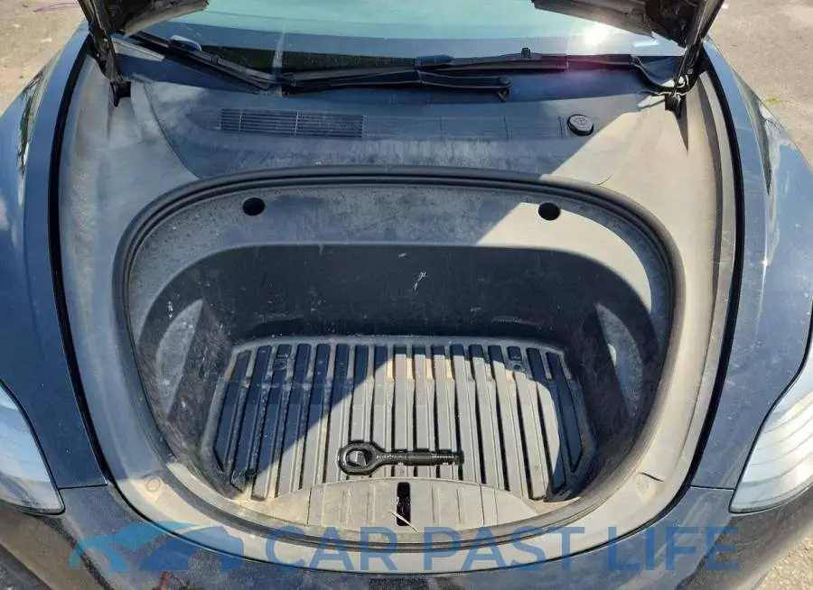 5YJ3E1EB9PF710413# 11