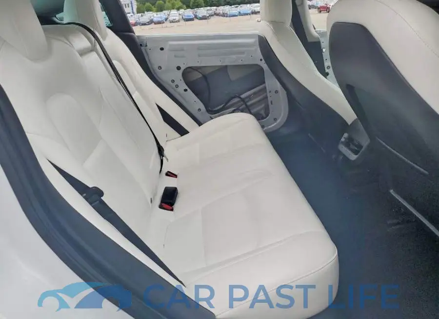 5YJ3E1EB4NF114493# 10
