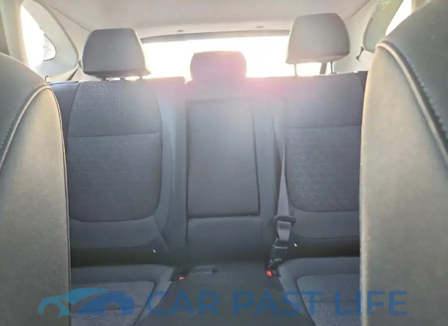 KNDEUCAA4T7945225# 10